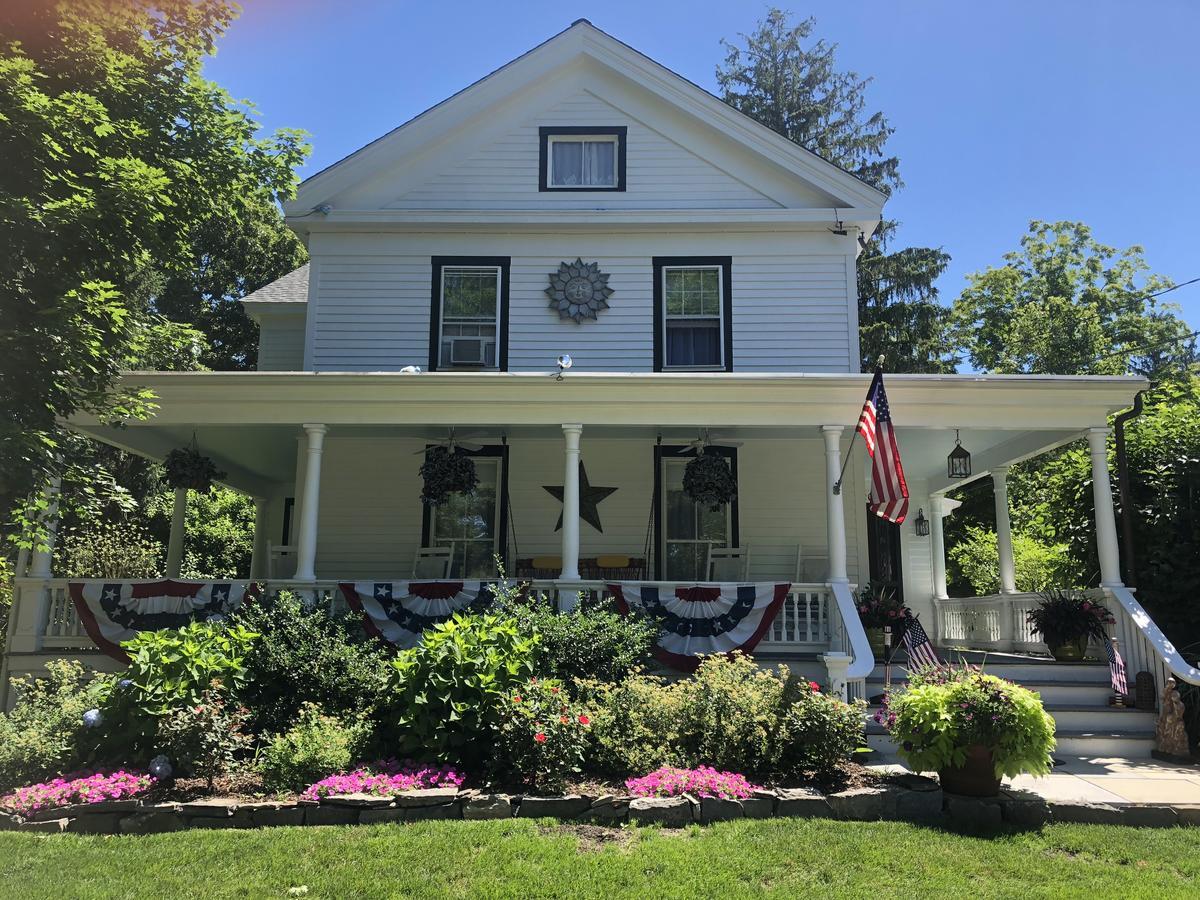 Riverwind Inn Bed And Breakfast Deep River Esterno foto