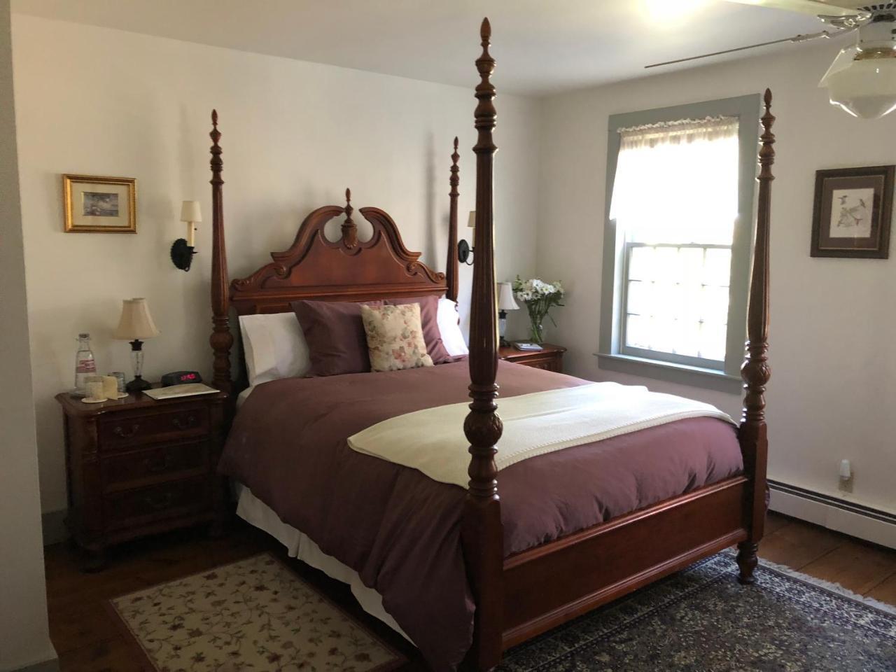 Riverwind Inn Bed And Breakfast Deep River Esterno foto