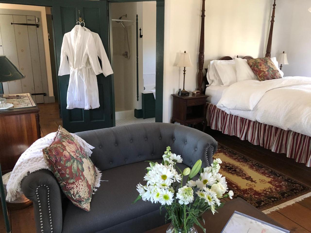 Riverwind Inn Bed And Breakfast Deep River Esterno foto