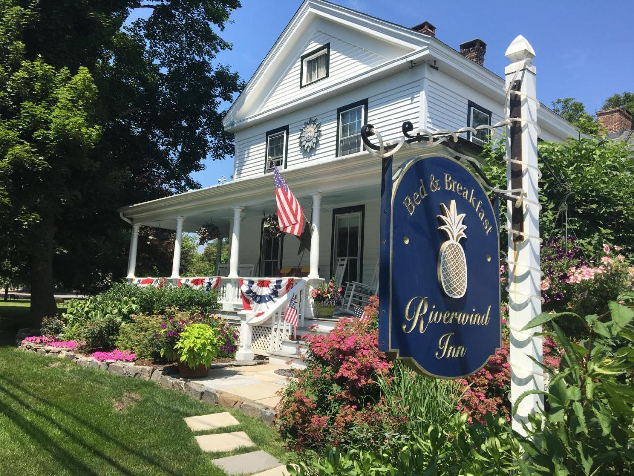 Riverwind Inn Bed And Breakfast Deep River Esterno foto