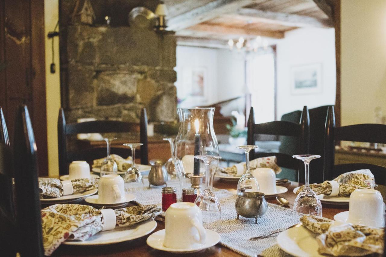 Riverwind Inn Bed And Breakfast Deep River Esterno foto