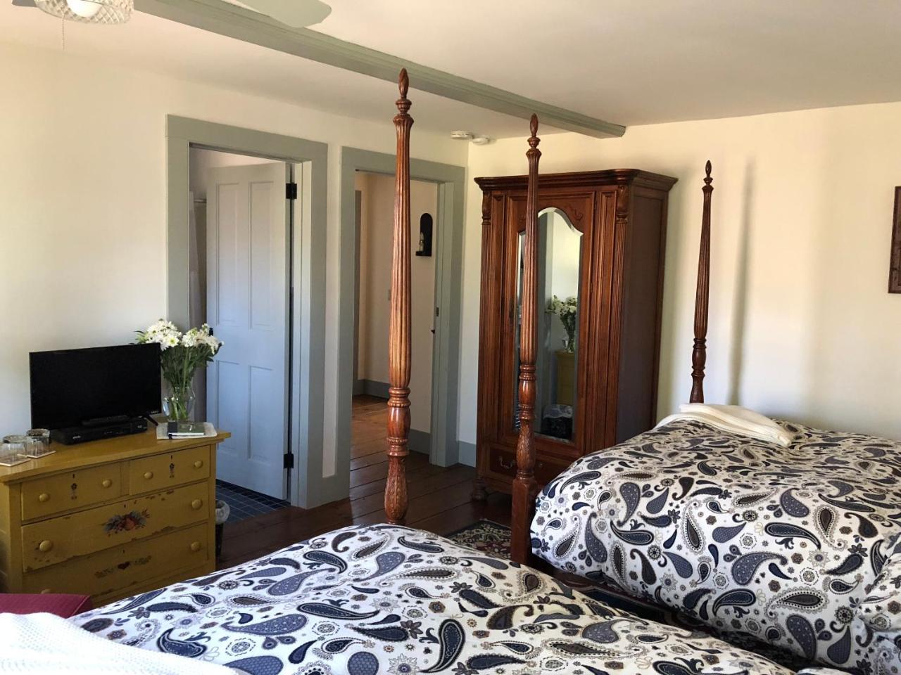 Riverwind Inn Bed And Breakfast Deep River Esterno foto